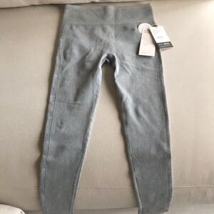 Vuori Legging Helix Seamless Light Cloud BNWT M